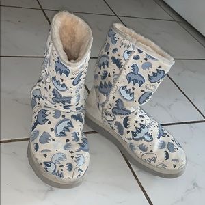 UGG® Classic Short Graffiti/Claw Boots
